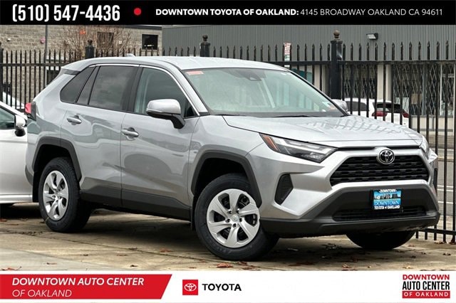 2025 Toyota RAV4 LE's photo
