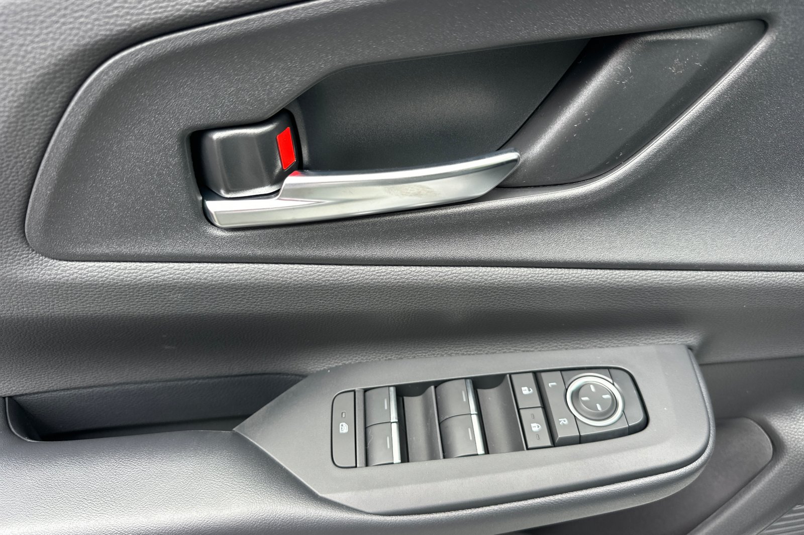 2027 Toyota Prius Plug-in Hybrid XSE - Photo 8