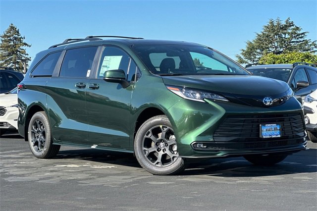 2025 Toyota Sienna Woodland Edition photo 2