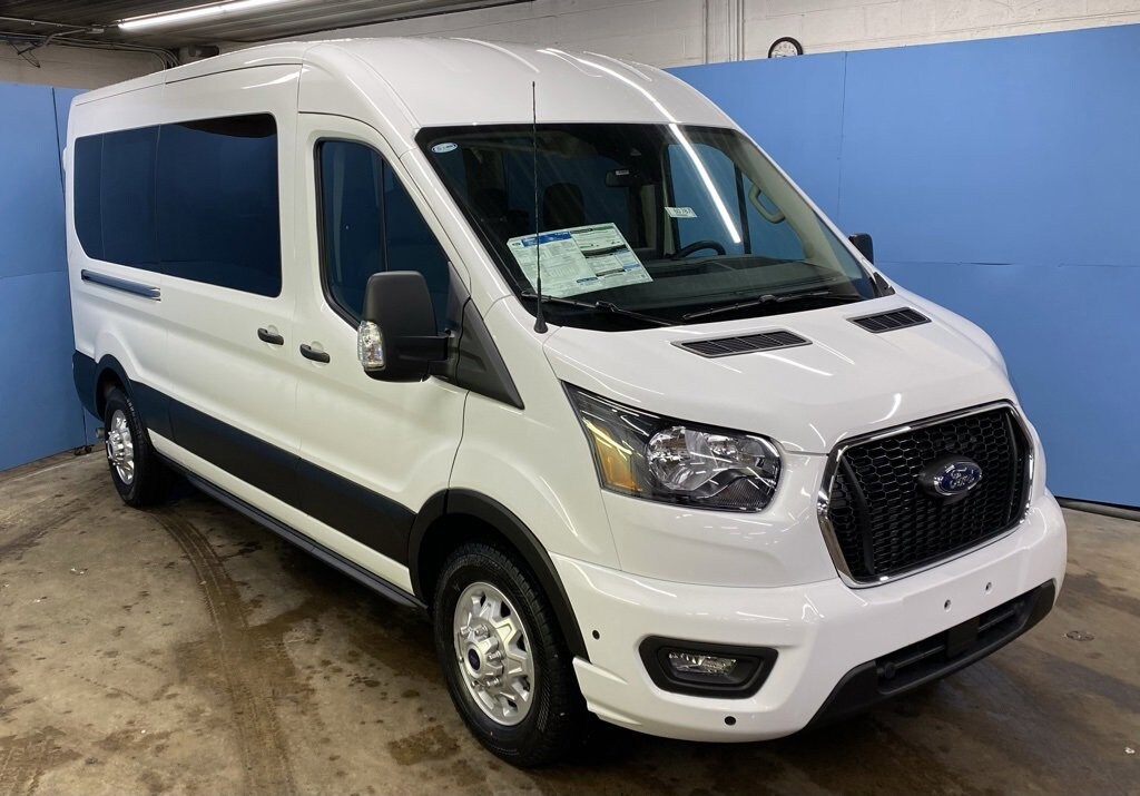 New 2025 Ford Transit Passenger Wagon XLT T-350 148 Med Roof XLT AWD