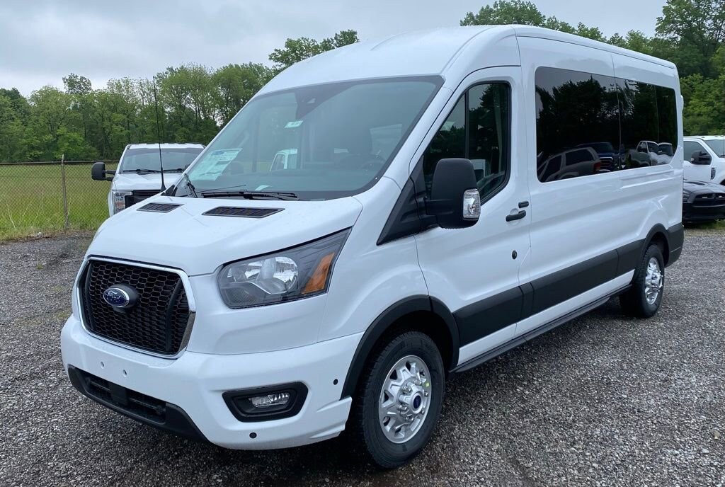New 2025 Ford Transit Passenger Wagon XLT T-350 148 Med Roof XLT AWD