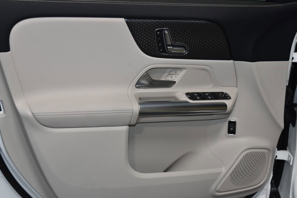 2025 Mercedes Benz GLA 250 4MATIC photo 3