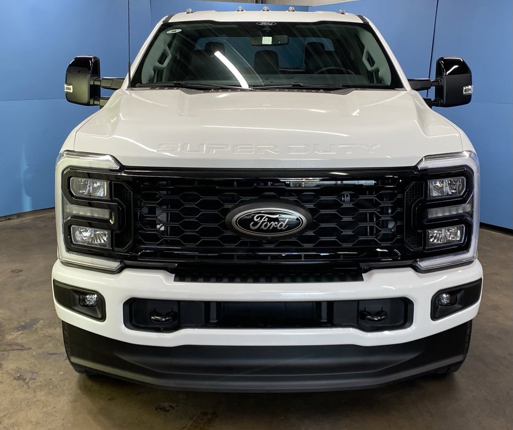 2025 Ford F-350 Lariat photo 4