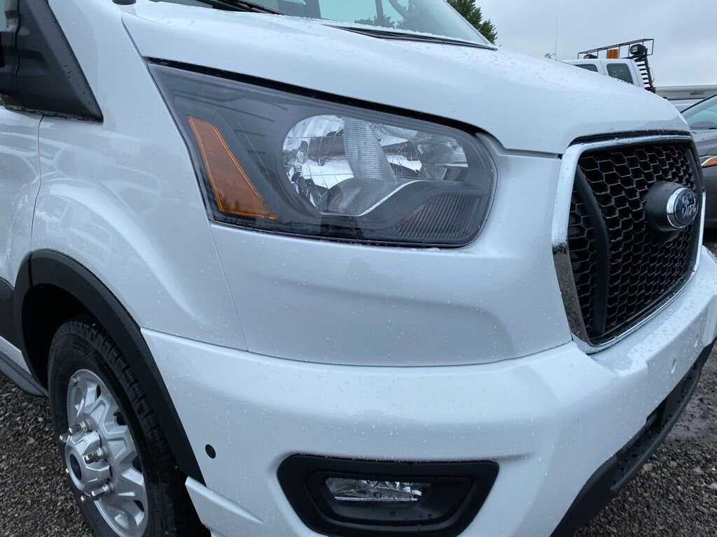 New 2025 Ford Transit Passenger Wagon XLT T-350 148 Med Roof XLT AWD