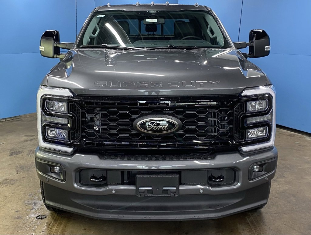 2025 Ford F-250 Lariat photo 4