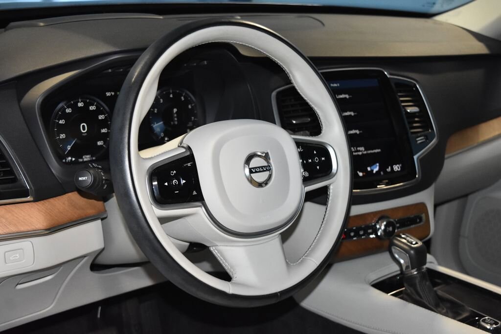 Used 2021 Volvo XC90 T6 Momentum 6 Passenger SUV