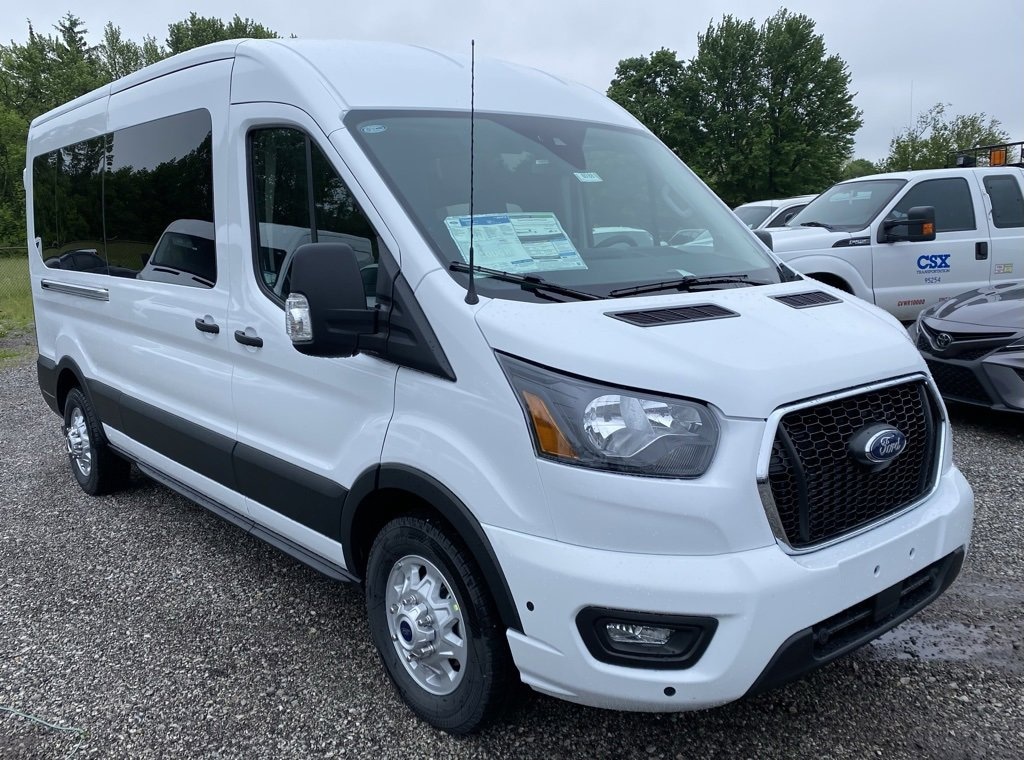 New 2025 Ford Transit Passenger Wagon XLT T-350 148 Med Roof XLT AWD