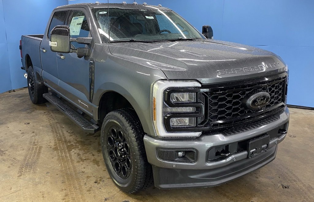 2025 Ford F-350 Lariat photo 2