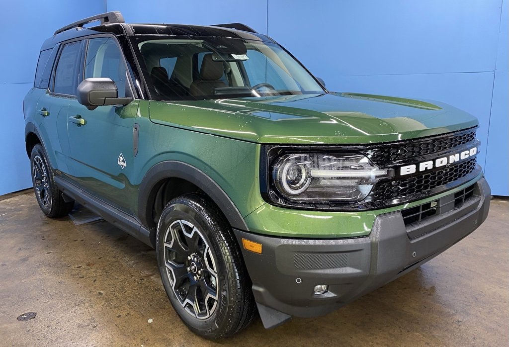 2025 Ford Bronco Sport Outer Banks photo 2