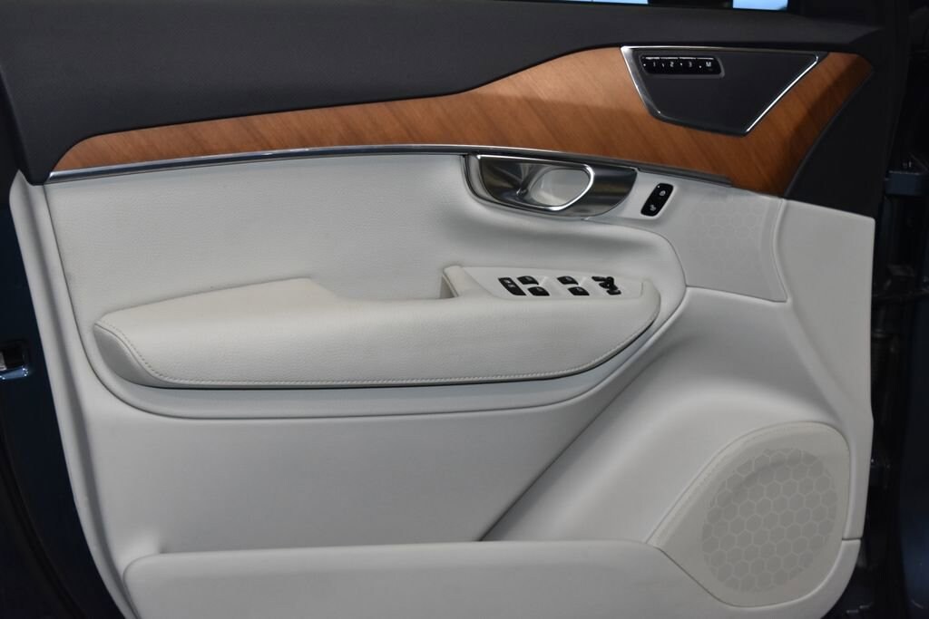 Used 2021 Volvo XC90 T6 Momentum 6 Passenger SUV