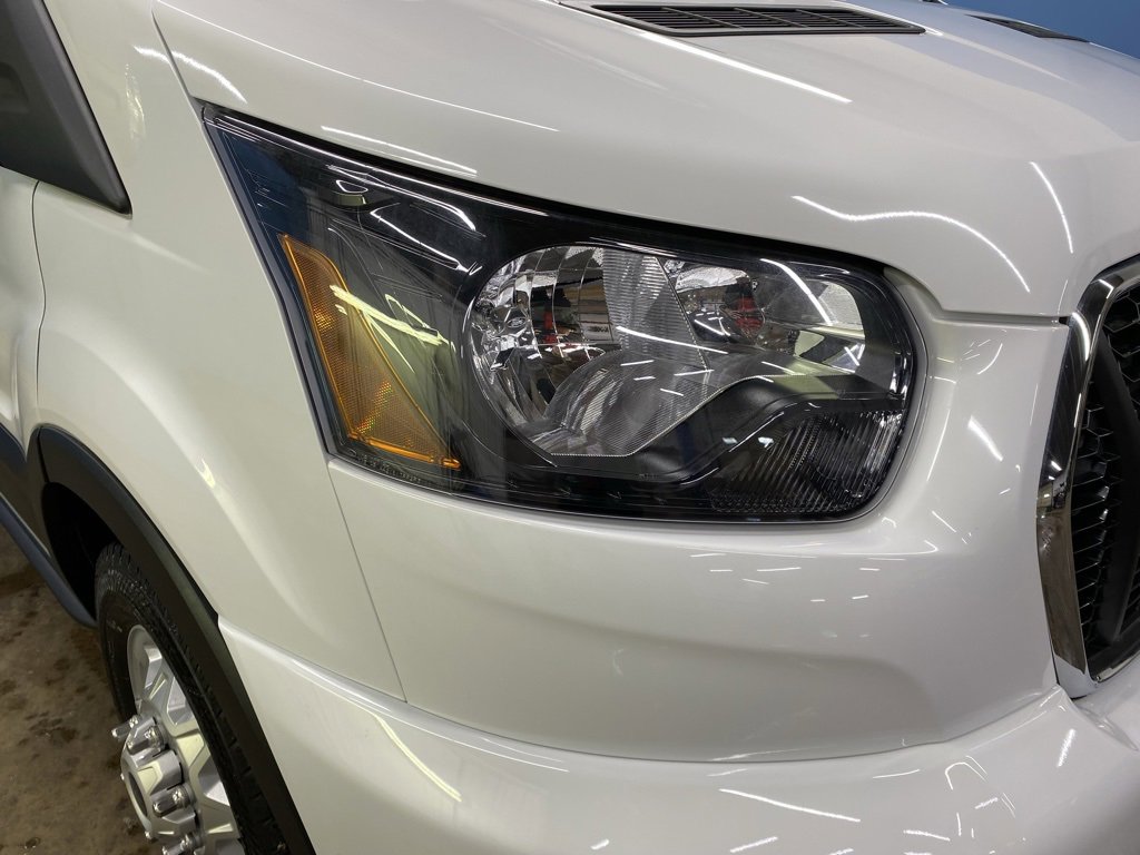 2025 Ford Transit Passenger XLT photo 3