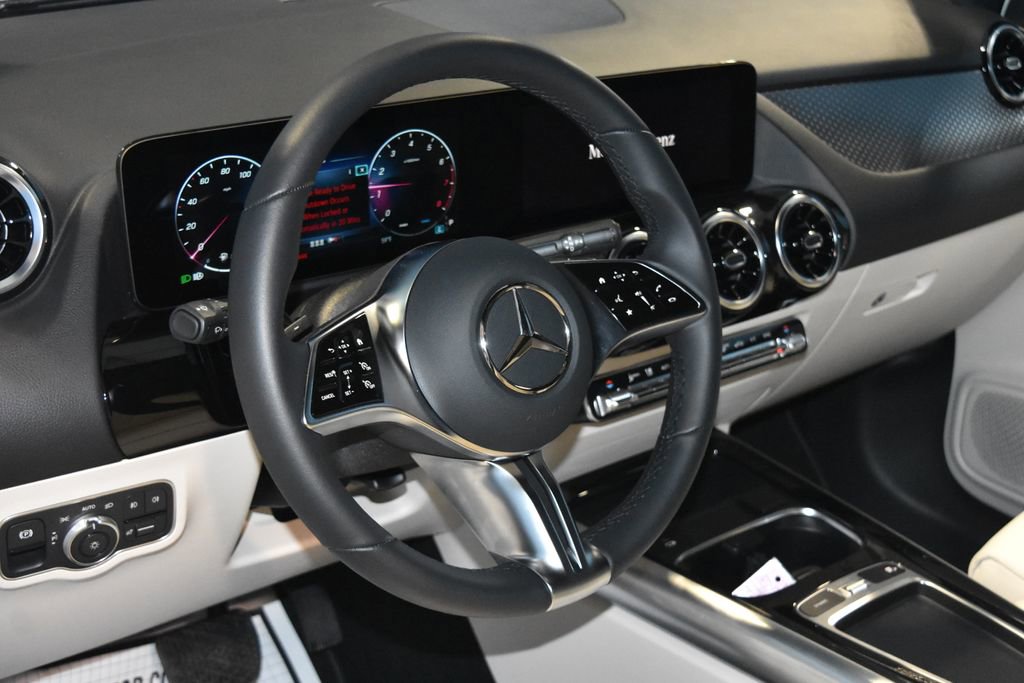 2025 Mercedes Benz GLA 250 4MATIC photo 2