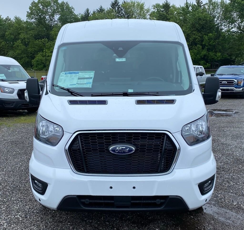 New 2025 Ford Transit Passenger Wagon XLT T-350 148 Med Roof XLT AWD
