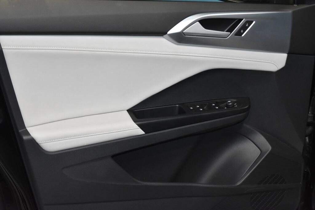 Certified 2025 Volkswagen Taos 1.5T SE SUV