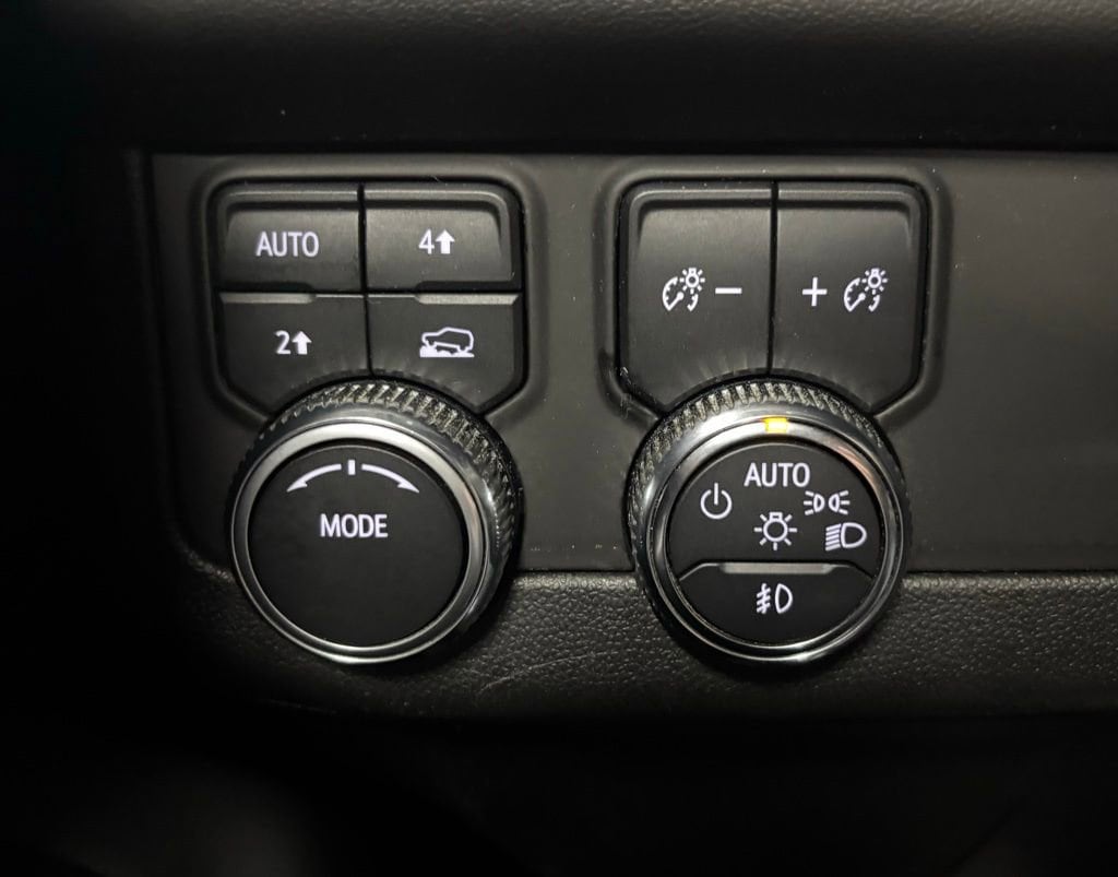 2023 GMC Yukon SLT - Photo 18