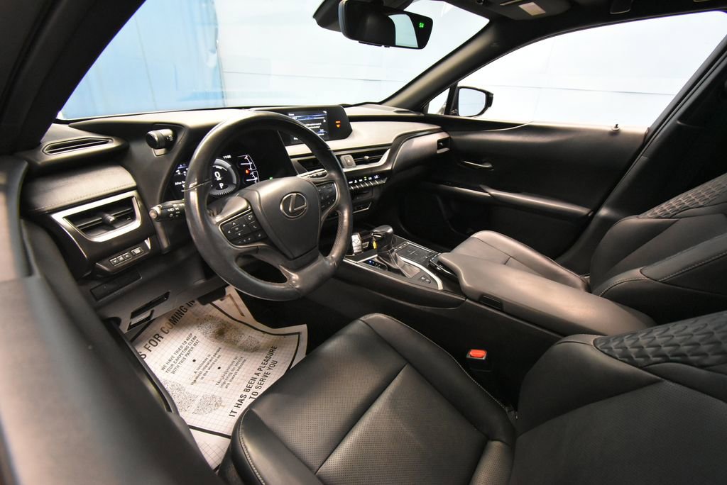 2019 Lexus UX 250h Premium F SPORT photo 2