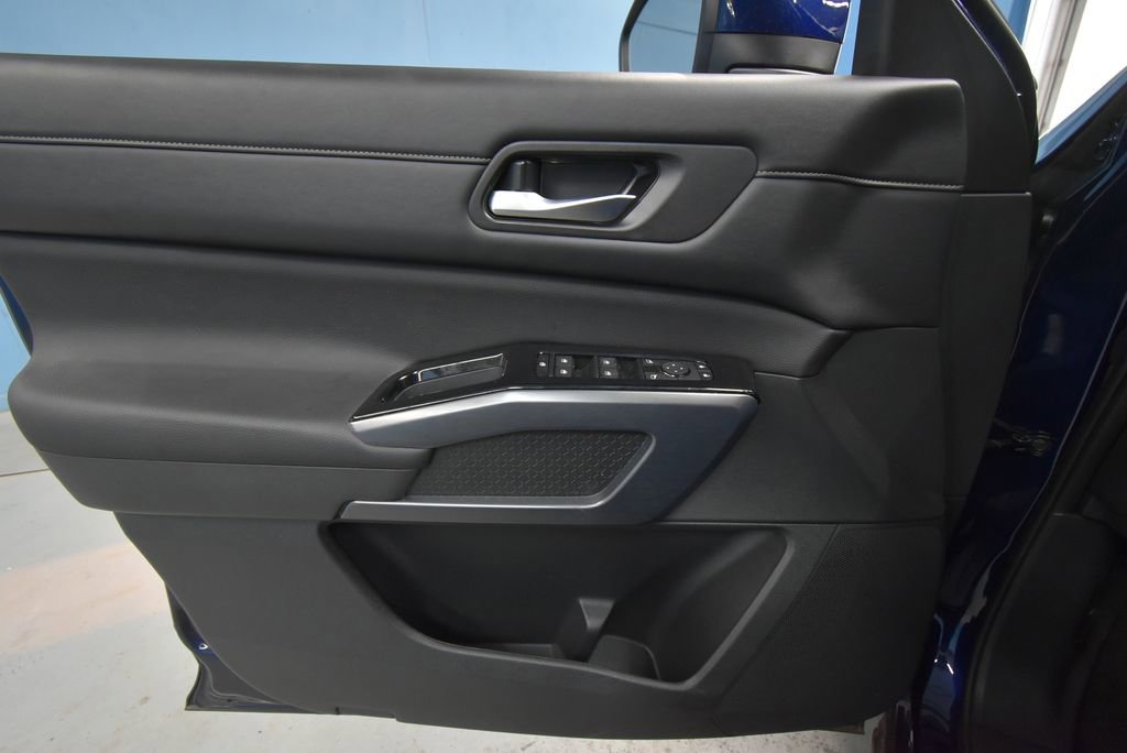 2024 Nissan Pathfinder SL photo 4