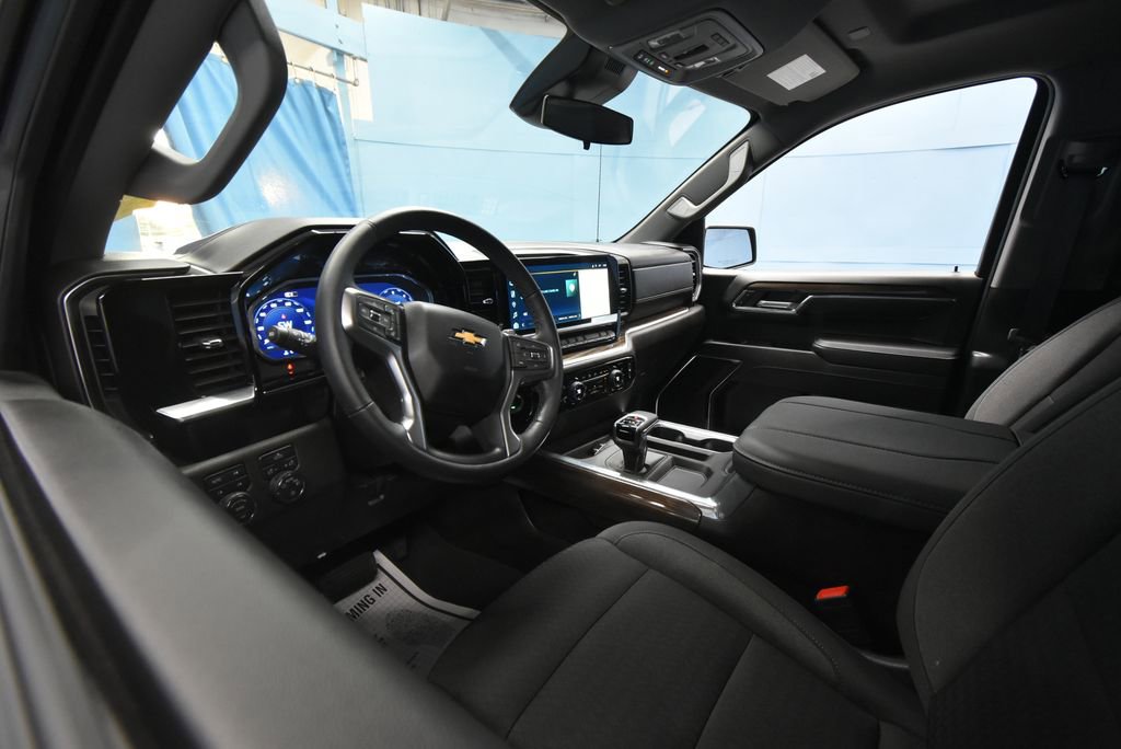 2024 Chevrolet Silverado 1500 LT photo 3