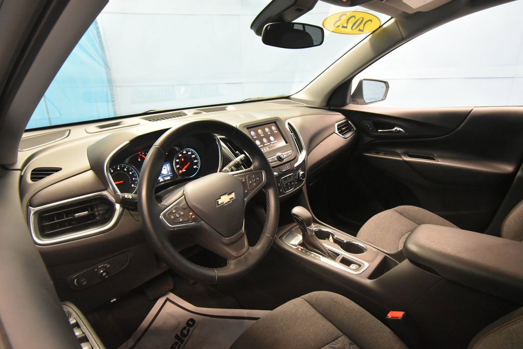 2023 Chevrolet Equinox LT photo 3