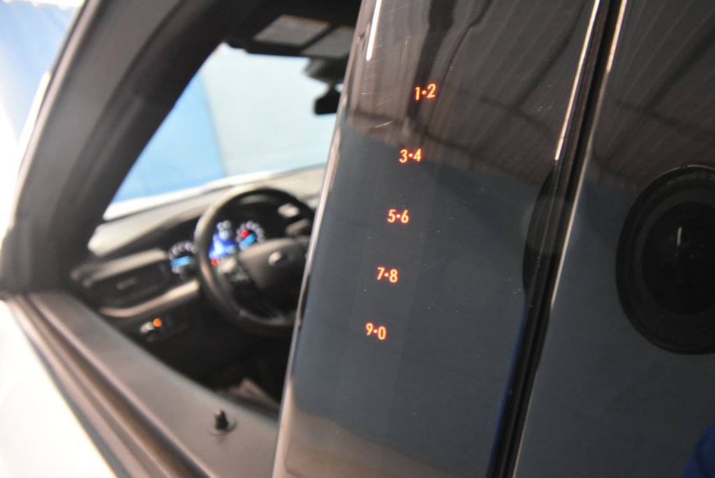 2020 Ford Explorer XLT Sport photo 2