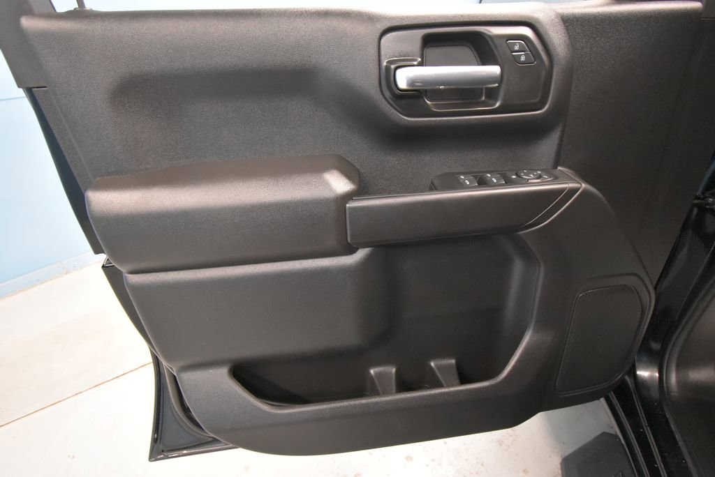 2024 Chevrolet Silverado 1500 Custom photo 3