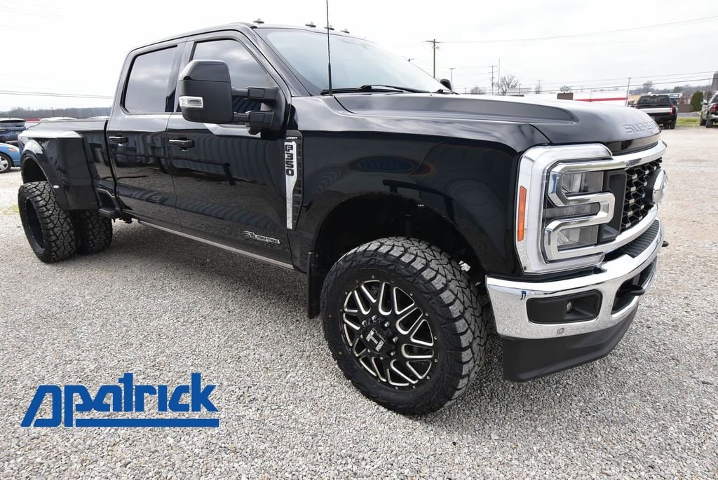 2023 Ford F-350 Super Duty Lariat's photo