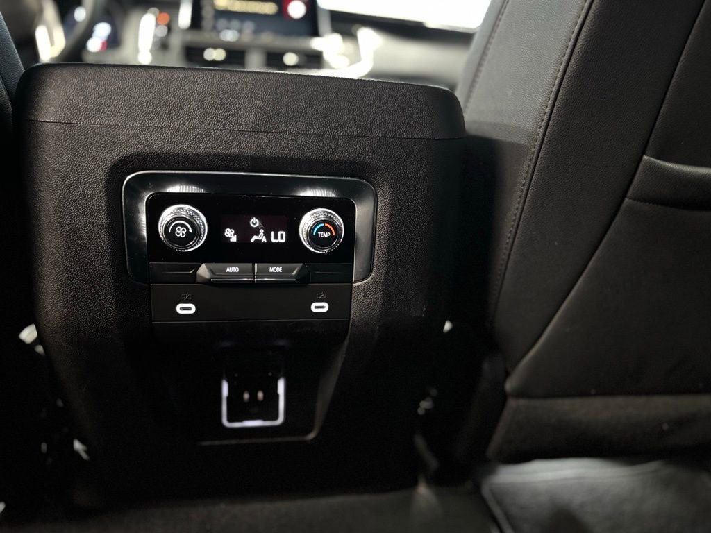 2023 GMC Yukon SLT - Photo 38