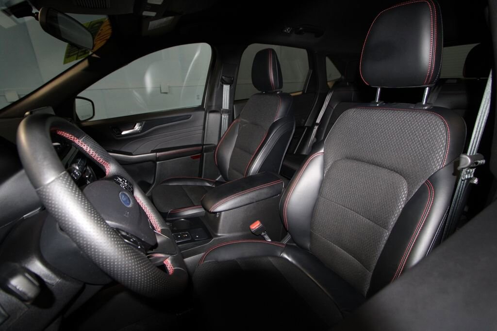 Used 2025 Ford Escape Hybrid ST-Line 4D Sport Utility