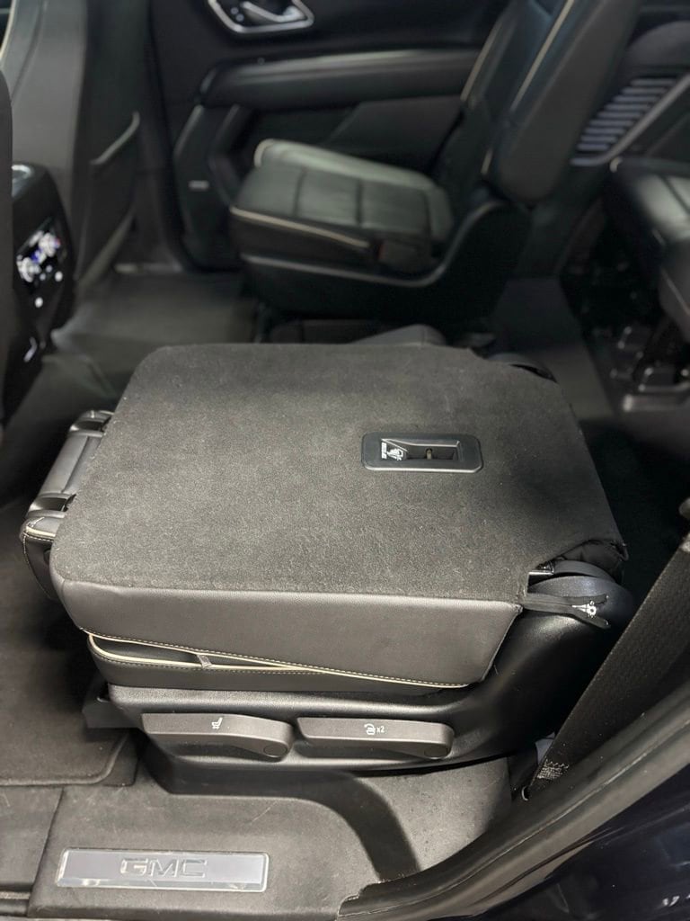 2023 GMC Yukon SLT - Photo 37
