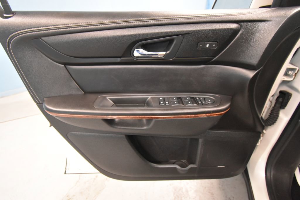 2014 Chevrolet Traverse LTZ photo 3