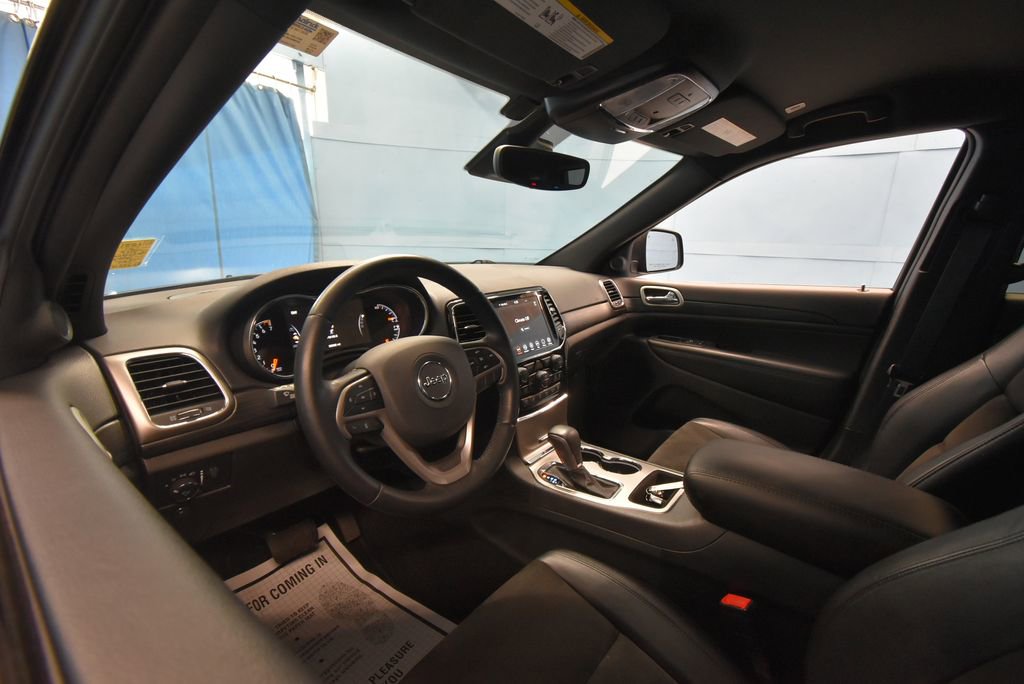 2021 Jeep Grand Cherokee Laredo X photo 2