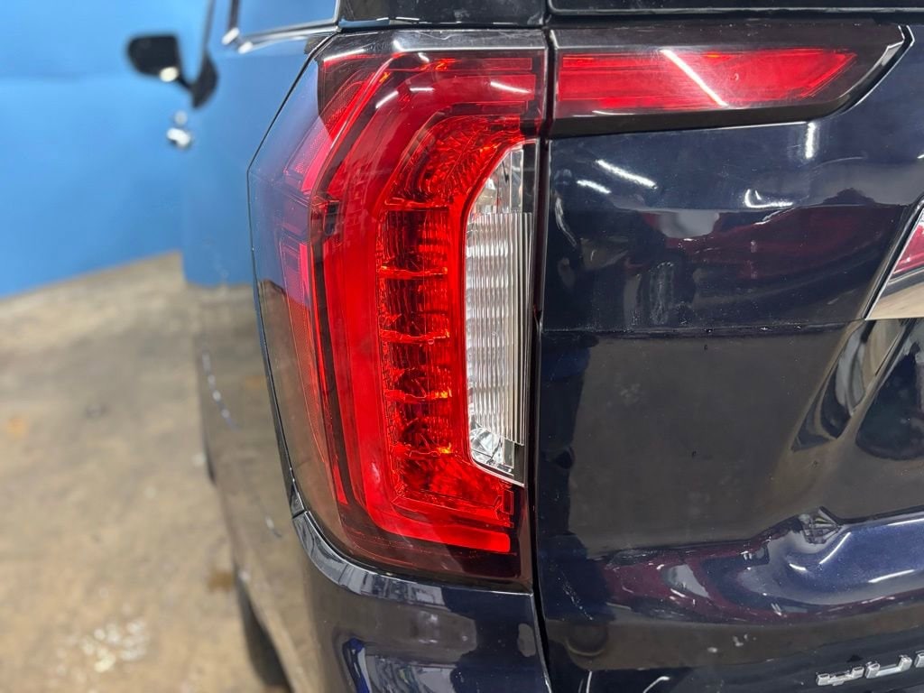 2023 GMC Yukon SLT - Photo 6