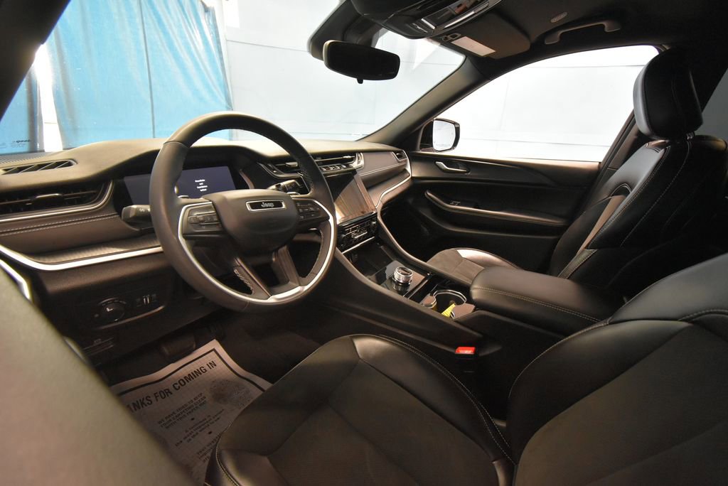 2023 Jeep Grand Cherokee Altitude photo 2