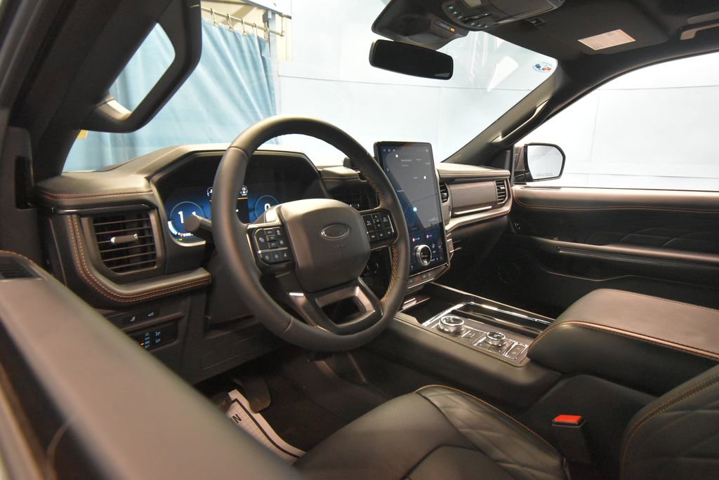 2024 Ford Expedition MAX Platinum photo 3