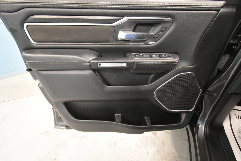 2024 Ram 1500 Laramie photo 3