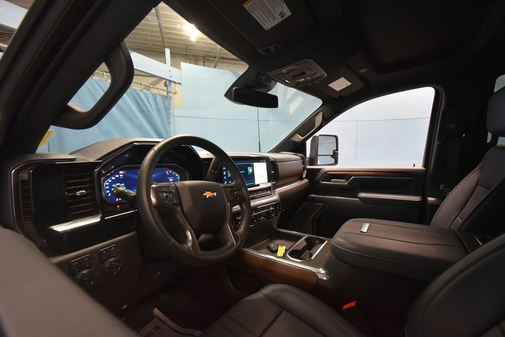 2025 Chevrolet Silverado 2500HD High Country photo 3