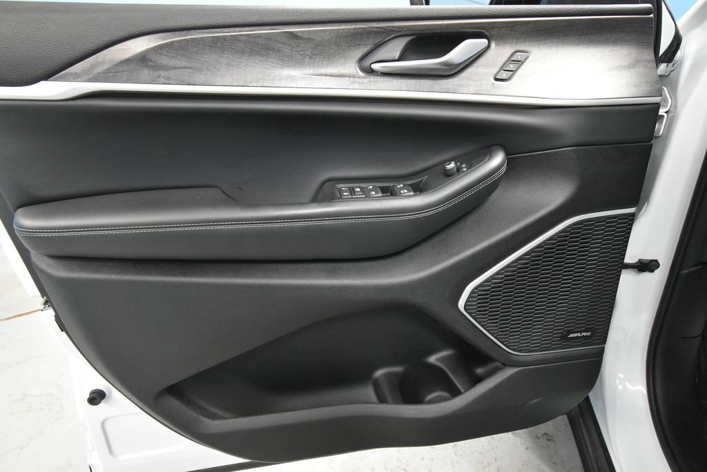 2021 Jeep Grand Cherokee Limited photo 3