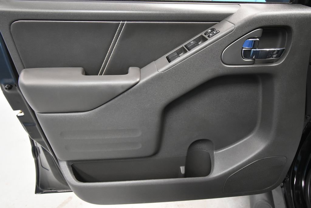 2020 Nissan Frontier PRO-4X photo 2