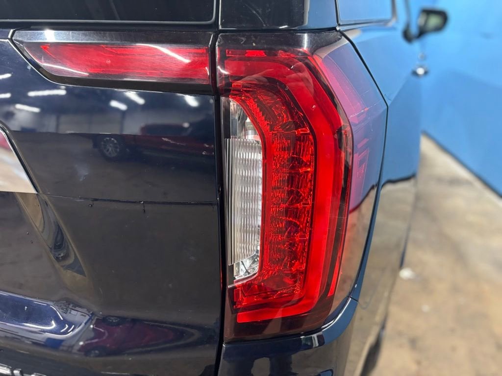 2023 GMC Yukon SLT - Photo 9