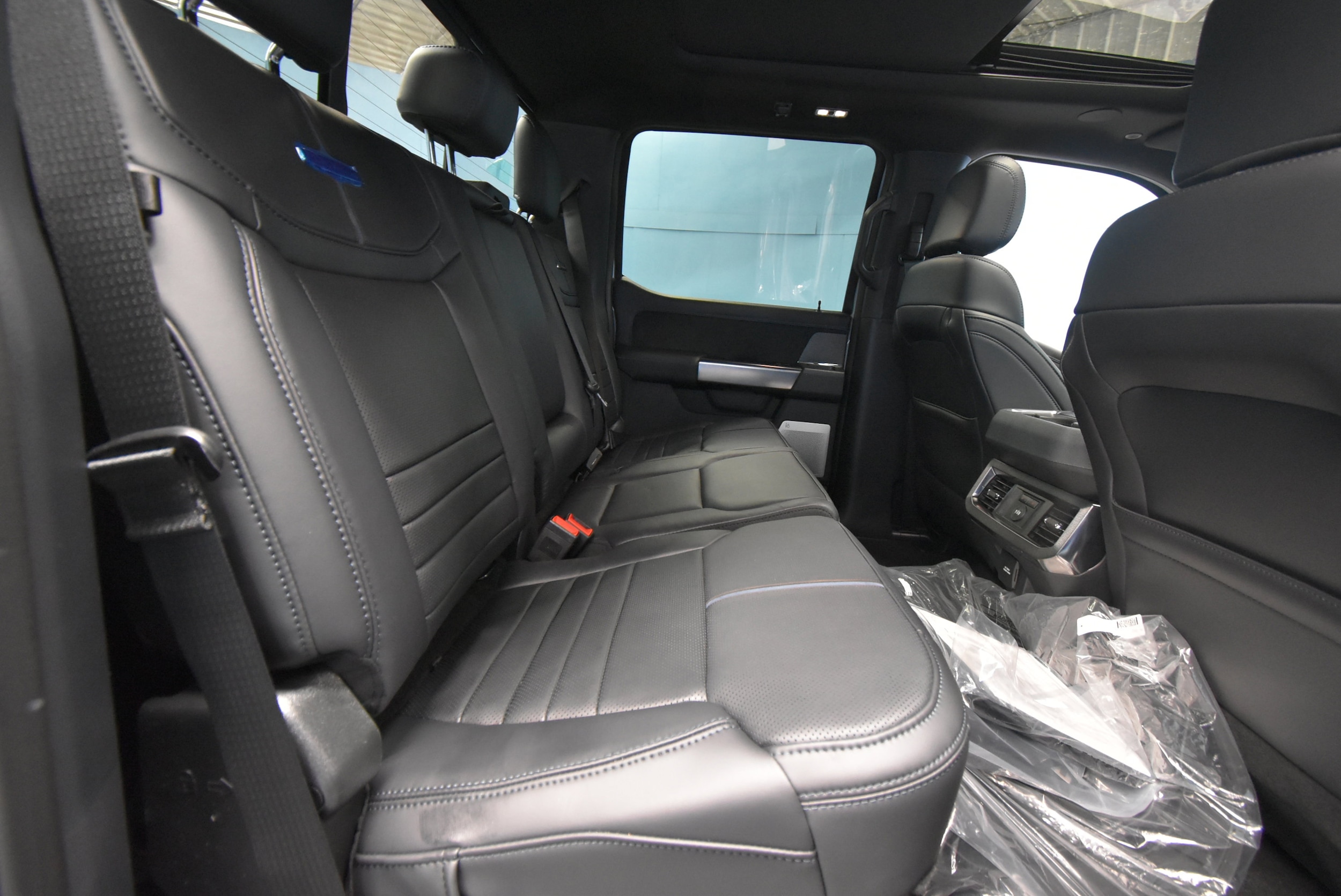 2025 Ford F-250 Super Duty Platinum - Photo 27