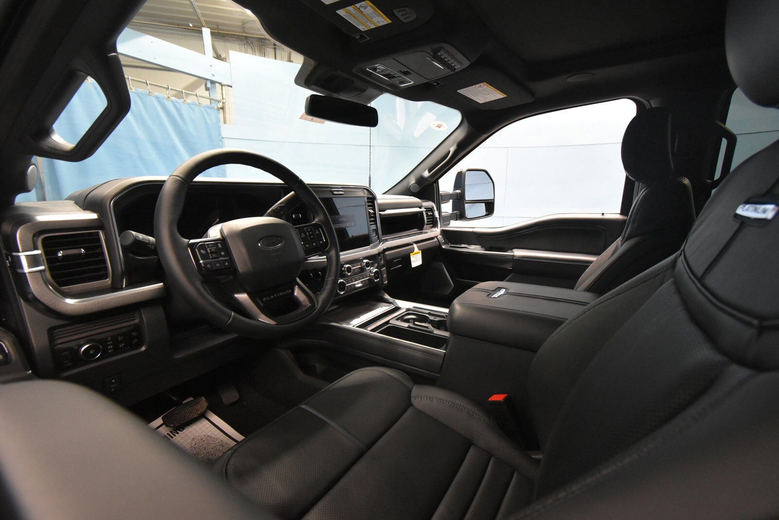 2025 Ford F-350 Platinum photo 3