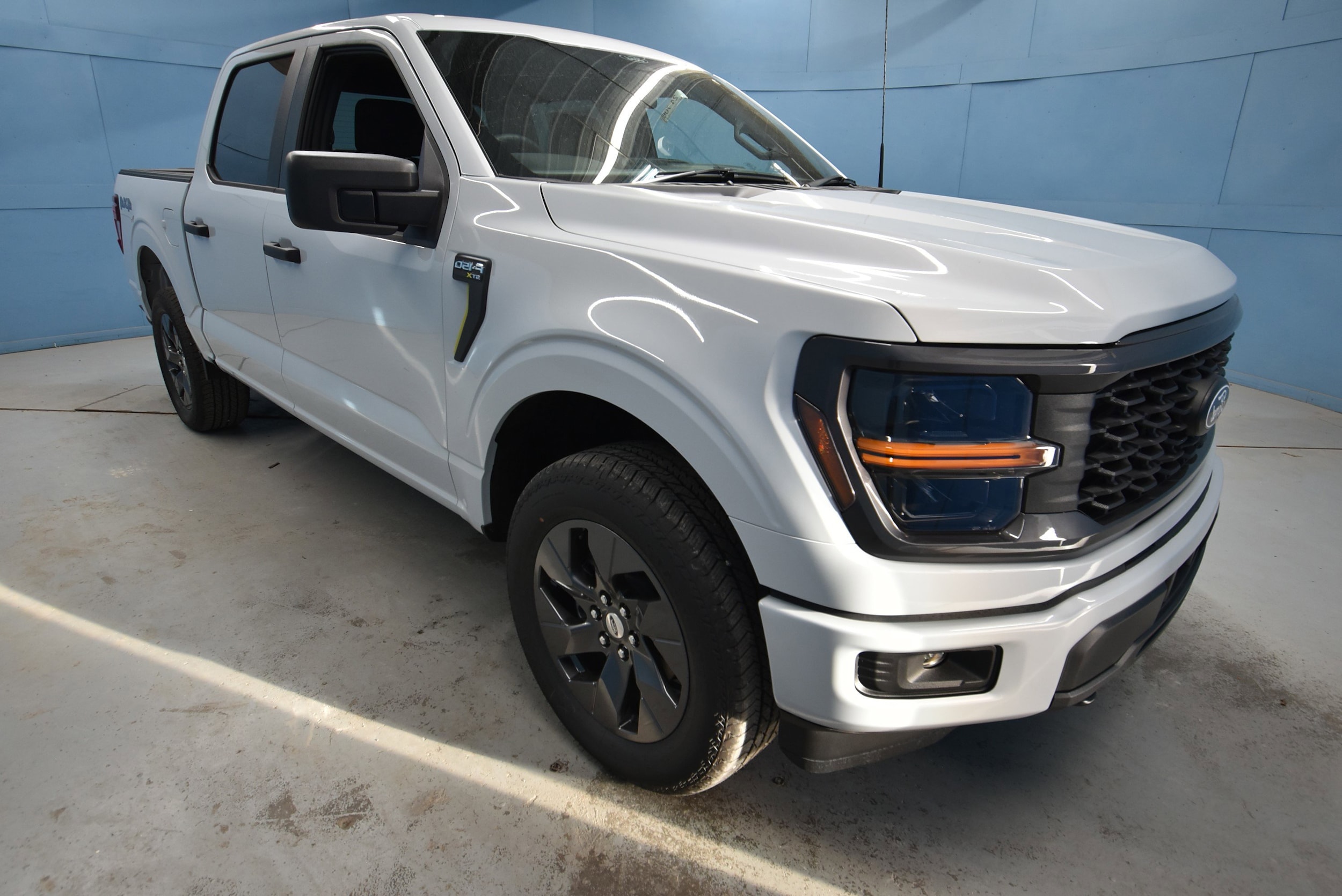 2025 Ford F-150 STX's photo