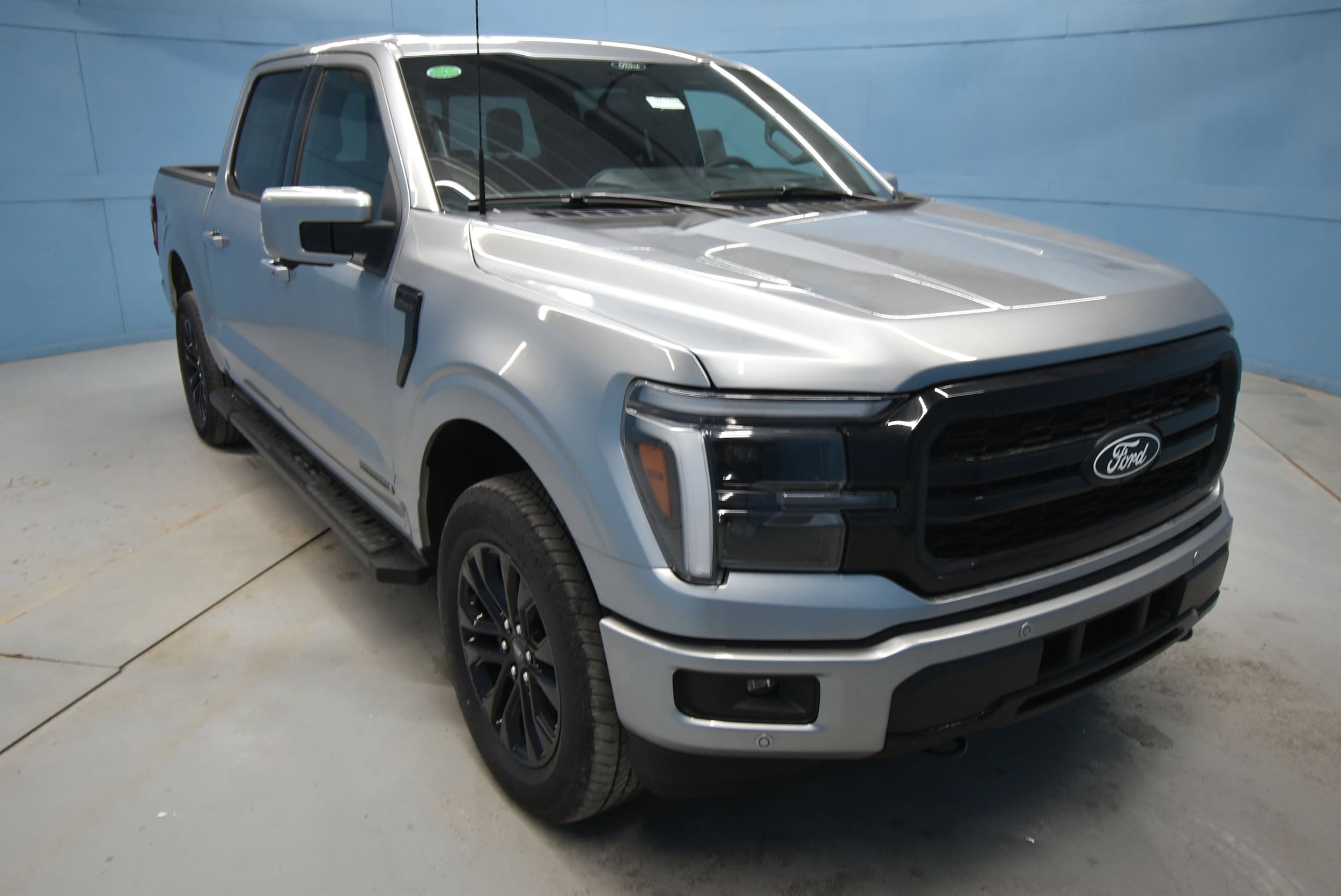 2025 Ford F-150 Lariat 4x4 SuperCrew 5-1/2 Box's photo