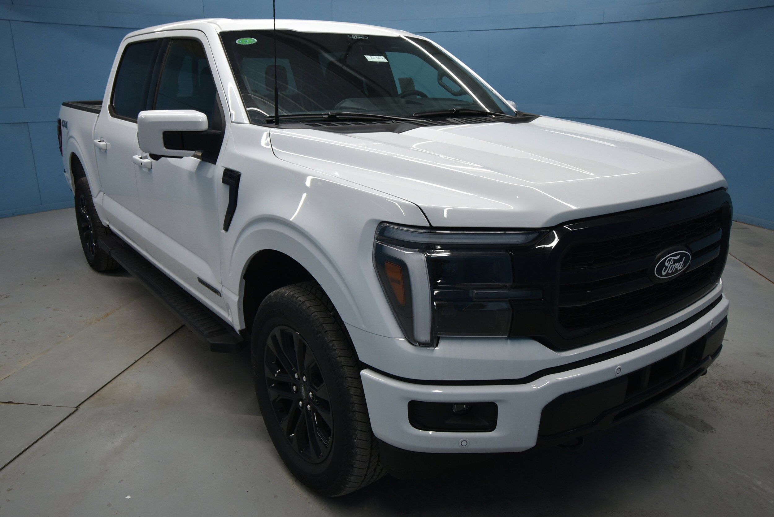2025 Ford F-150 Lariat photo 2