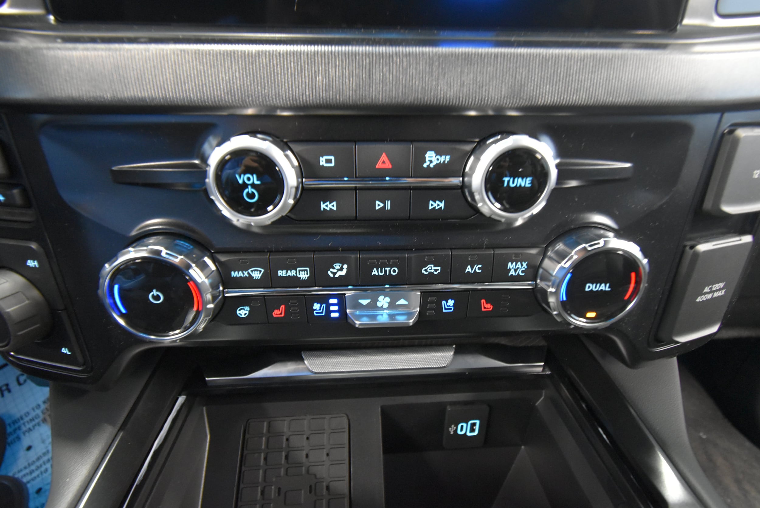 2025 Ford F-250 Super Duty Platinum - Photo 15