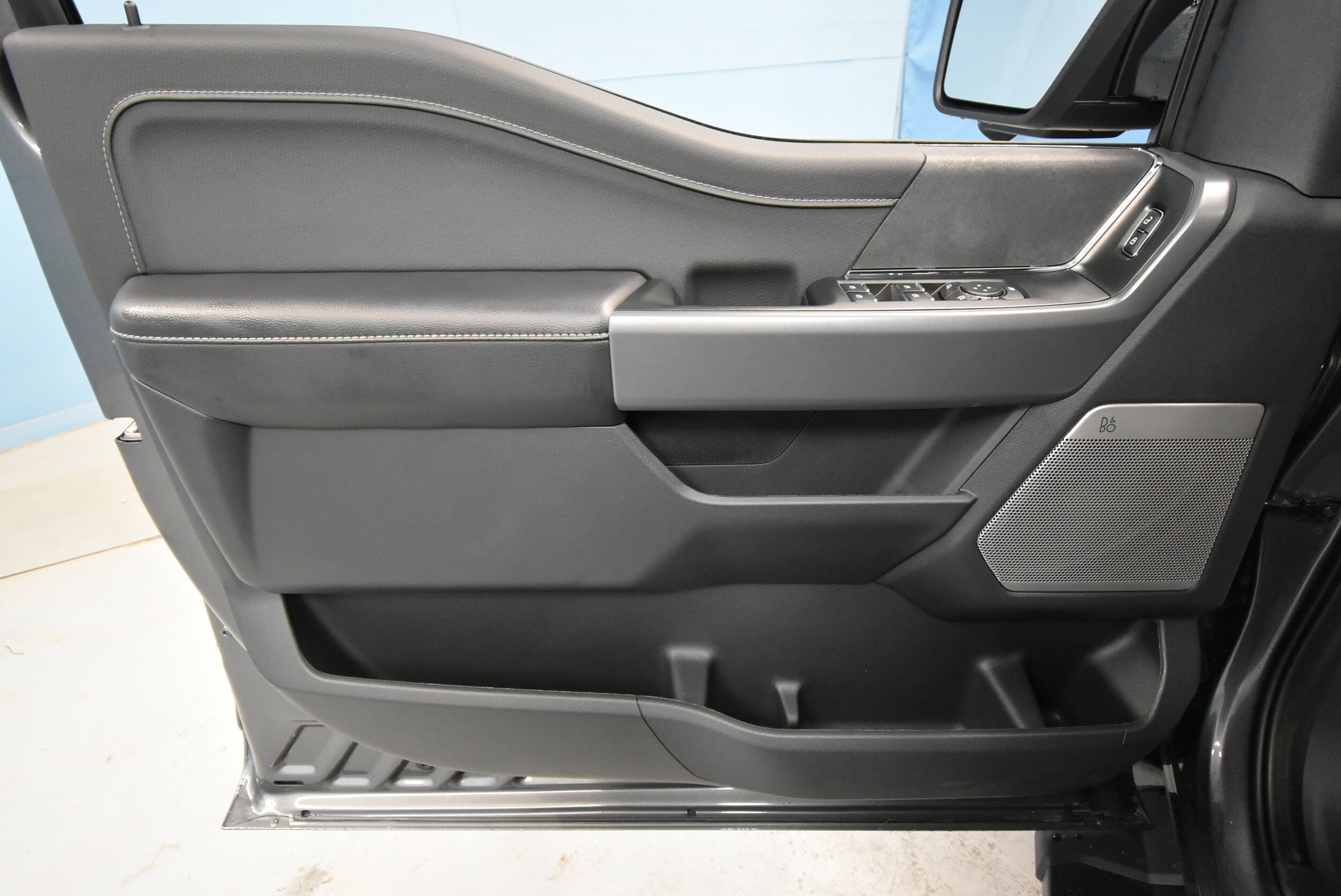 2025 Ford F-150 XLT photo 3