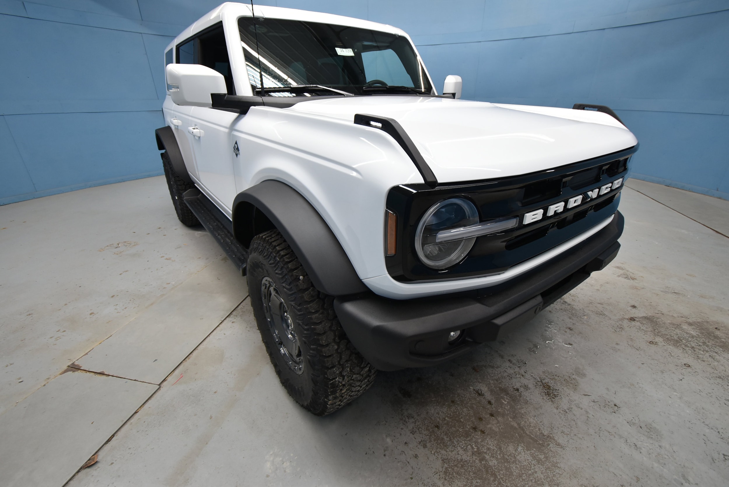 2025 Ford Bronco 4-Door Outer Banks's photo
