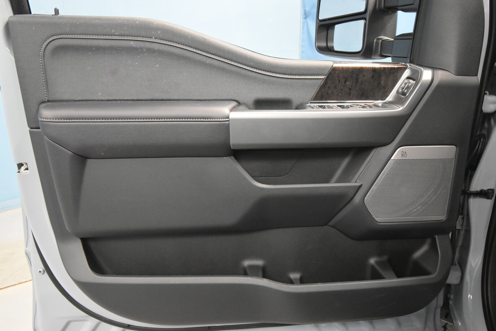 2025 Ford F-350 Lariat photo 3