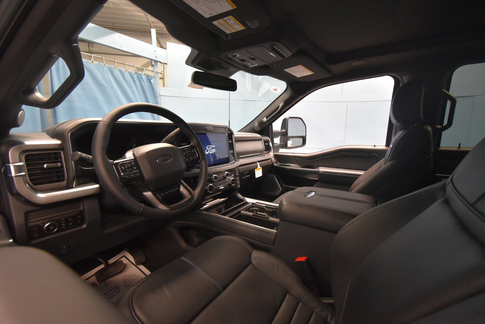 2025 Ford F-250 Platinum photo 2