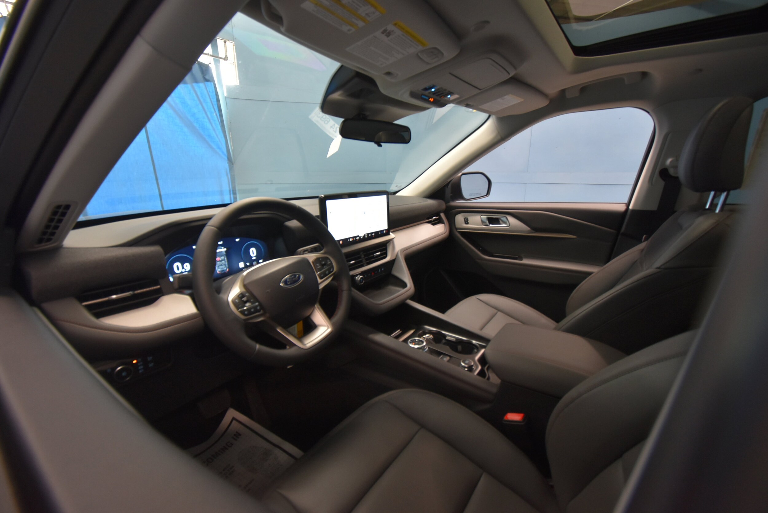 2025 Ford Explorer photo 3